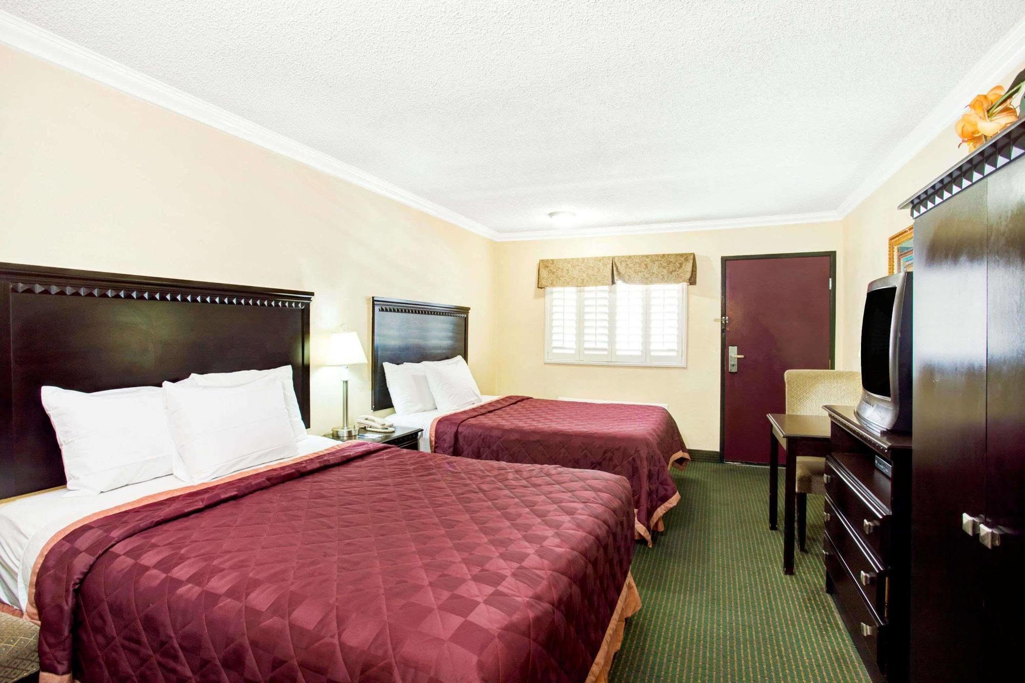 Travelodge By Wyndham Chatsworth Los Angeles Esterno foto